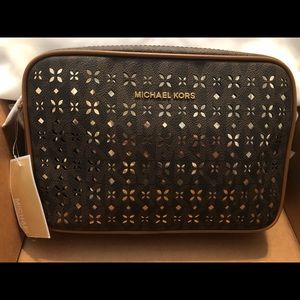 ***NWT MICHAEL KORS JET SET LRG CROSSBODY PURSE***